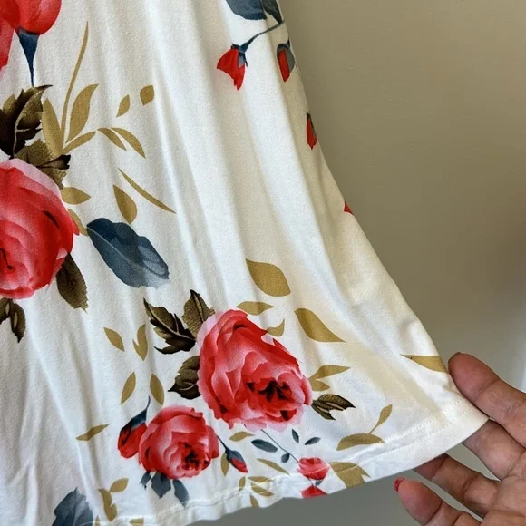 Feiersi • Roses Criss Cross Tank • Sz XL - Picture 4 of 8